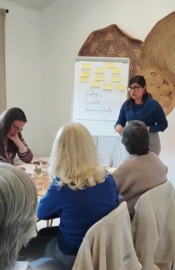 Autenticidade na marca pessoal. Mulher empreendedora a construir a sua marca pessoal autêntica online