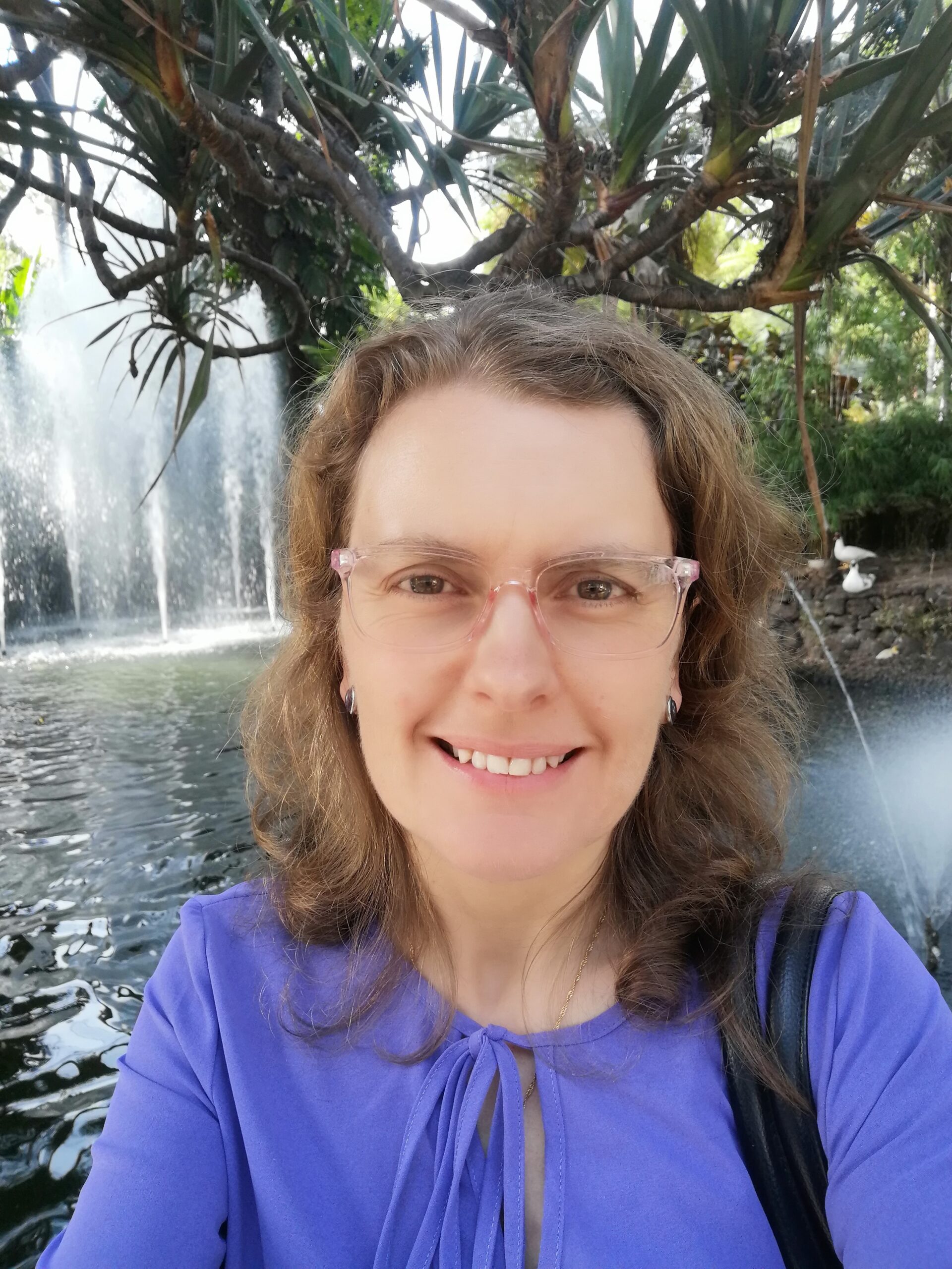 Ser Feliz Porque Sim - Negócios & Marketing Humanizados - Testemunho de Eva Perregil - A Alexandra é uma pessoa que além de muito entregue à sua missão, se entrega tb aos seus clientes e está sempre disponível para dar todo o suporte necessário! Recomendo vivamente como guia na estruturação do nosso negócio! Gratidão 