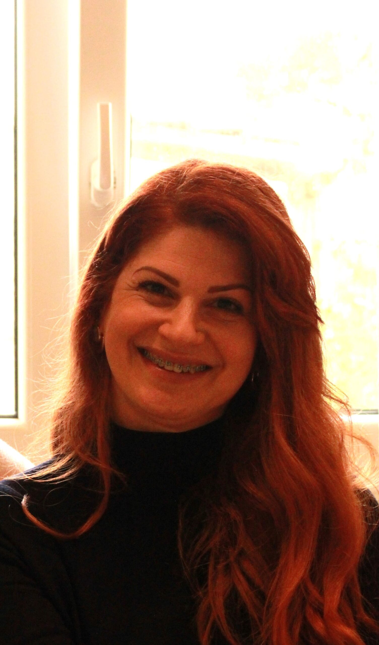 Ser Feliz Porque Sim - Negócios & Marketing Humanizados - Testemunho de Mafalda Abreu - Com a preciosa ajuda da Alexandra consegui o meu objetivo - conciliar a minha vida profissional com a minha vida pessoal para que o dia a dia se tornasse mais Leve. Ao longo das várias sessões, com muita resistência à mudança da minha parte e com muita paciência, sabedoria e ternura da parte da Alexandra, foi surgindo toda a informação de forma organizada, para que o meu negócio se mantenha mais estável e eu consiga sentir-me segura e tranquila. Recomendo vivamente a todas as empreendedoras que se sintam com medo, perdidas e/ou sobrecarregadas, sem conseguirem desfrutar da sua vida pessoal. É verdadeiramente transformador, mil vezes obrigada querida Alexandra!